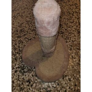 Heart shaped cat scratching post